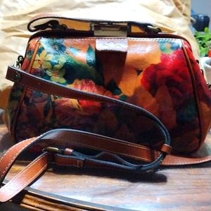 Patricia Nash floral satchel. No key included. Dust cover included.